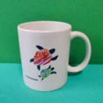 【義援金】返礼品　マグカップ ウミガメ親子